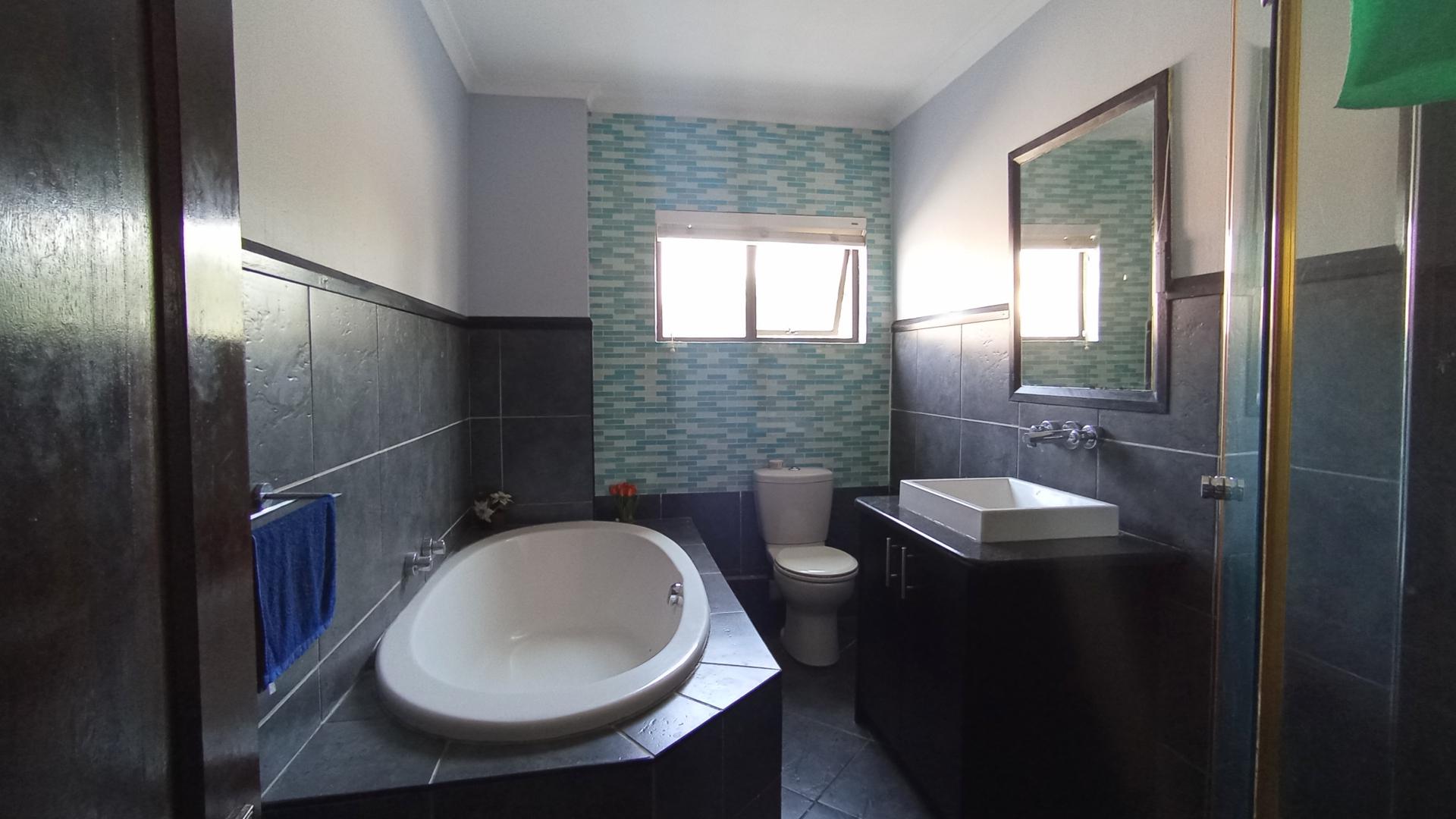 Bathroom 1 - 8 square meters of property in Midstream Estate