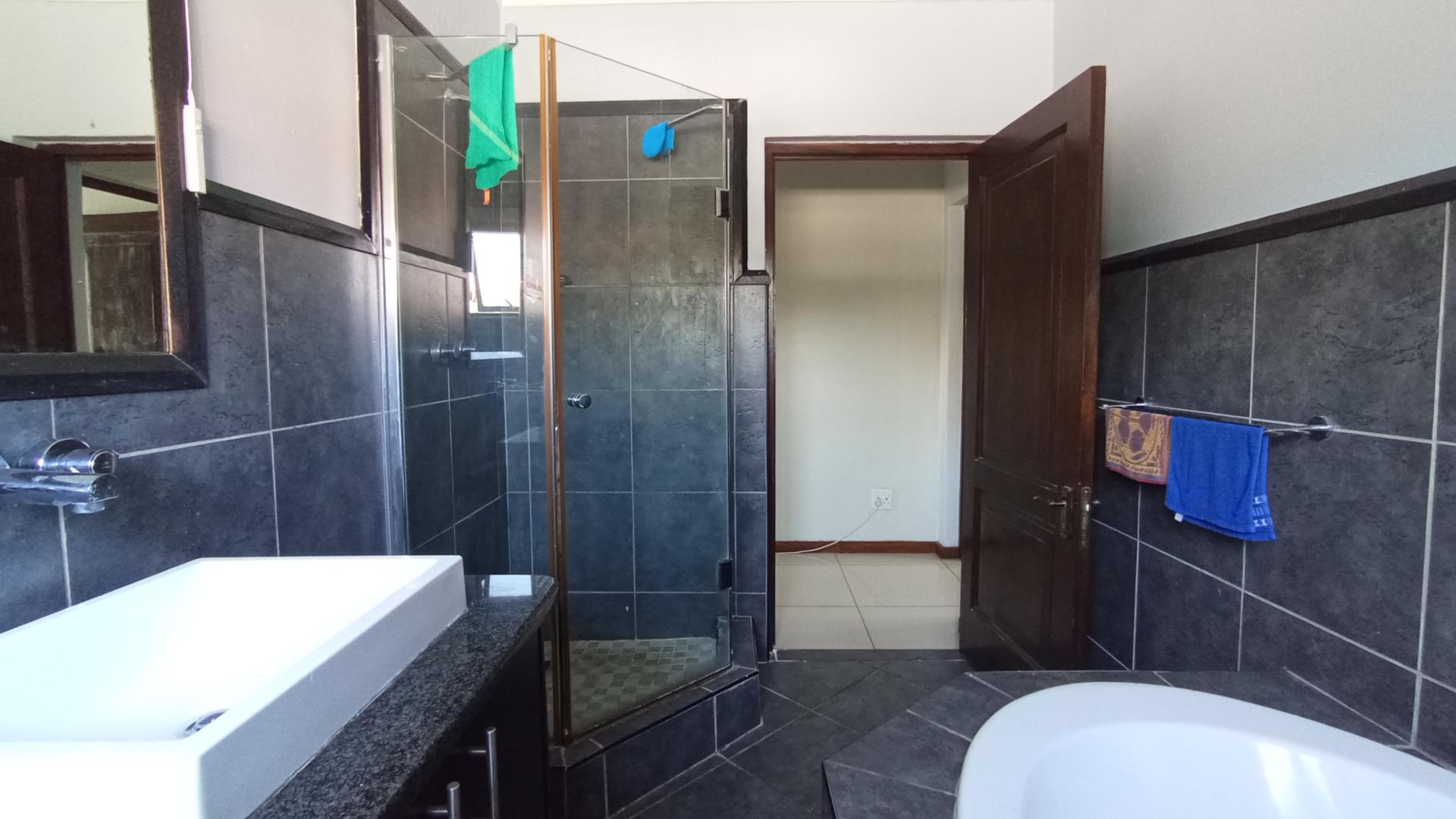 Bathroom 1 - 8 square meters of property in Midstream Estate
