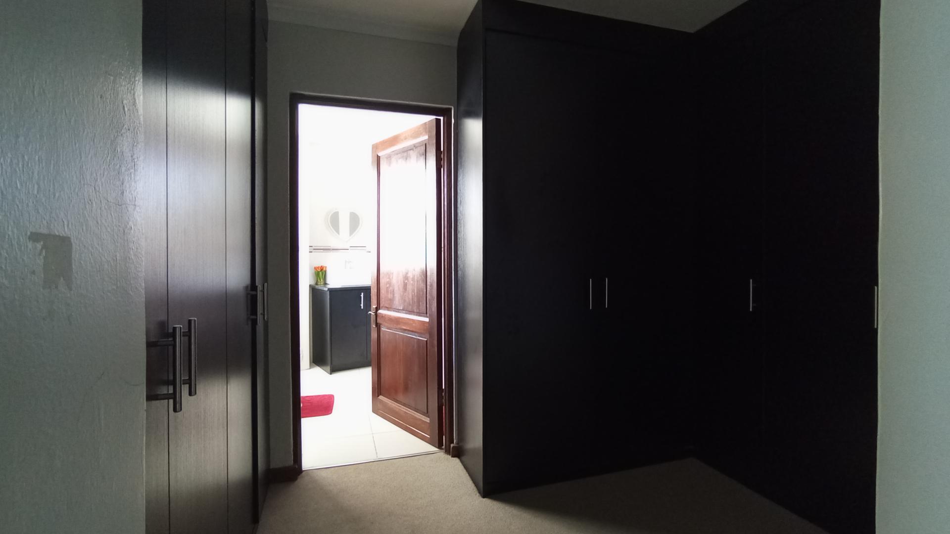 Spaces - 71 square meters of property in Midstream Estate