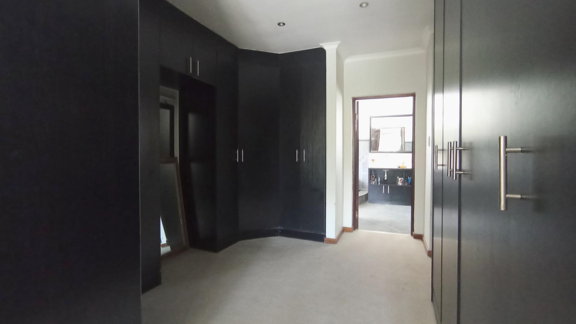 Spaces - 71 square meters of property in Midstream Estate