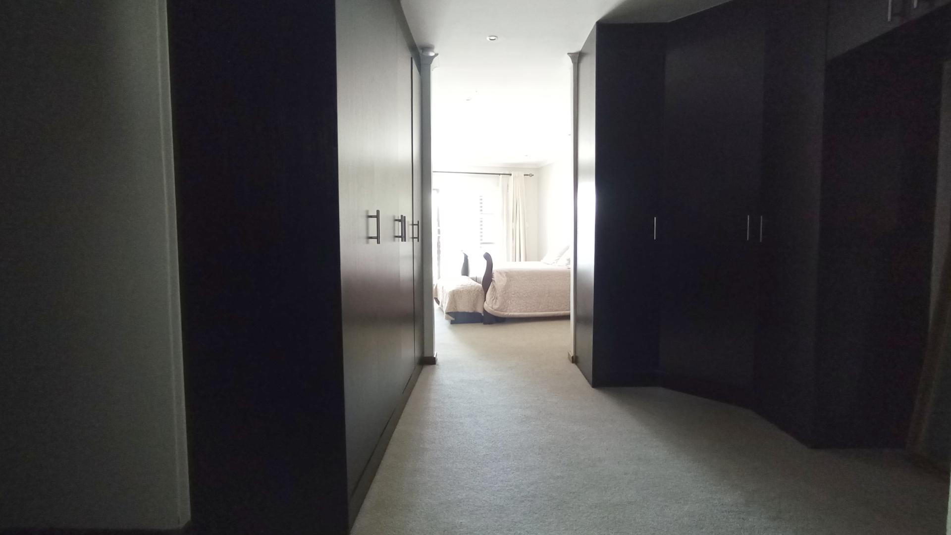 Spaces - 71 square meters of property in Midstream Estate