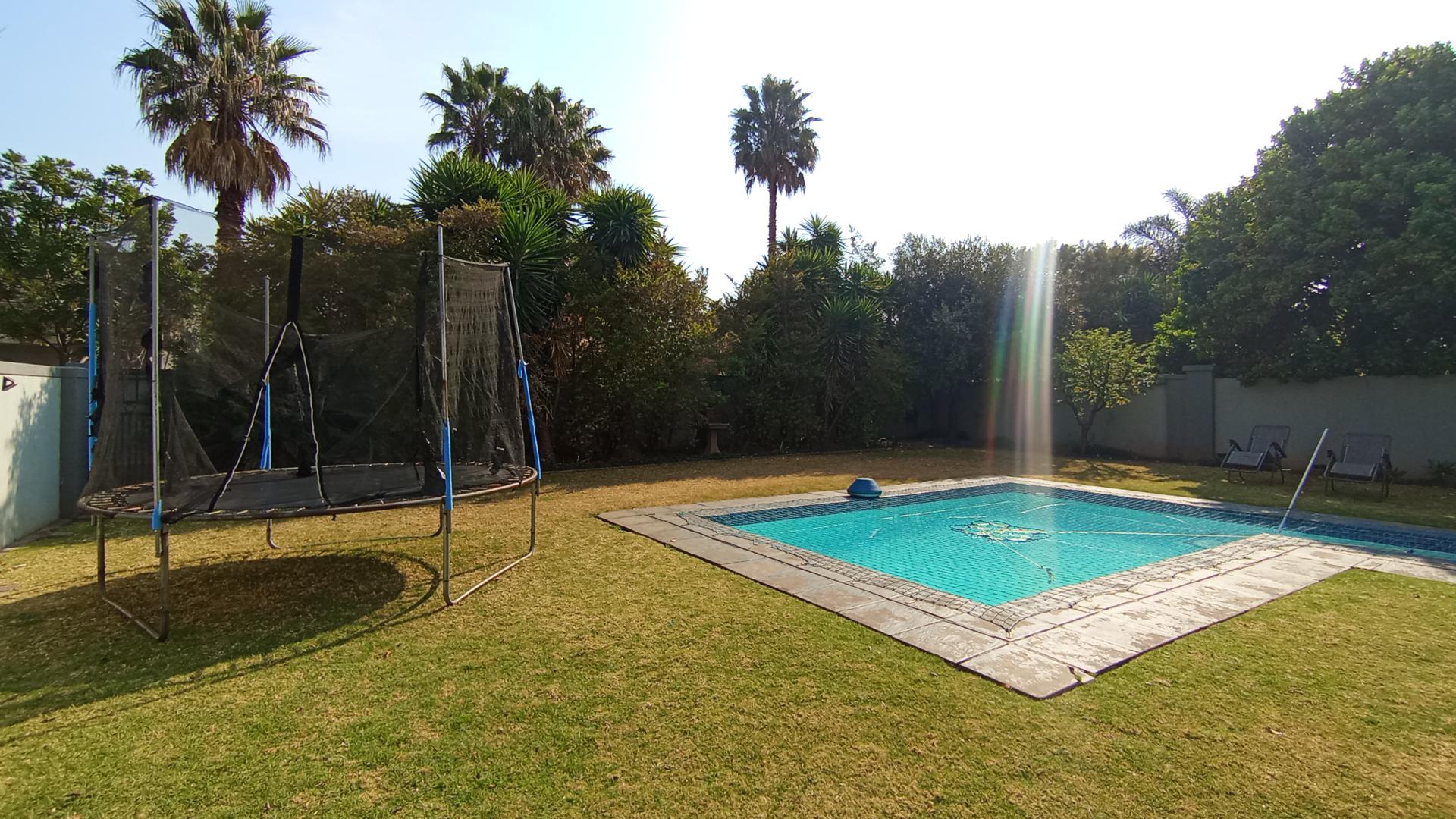 Swimming Pool of property in Midstream Estate