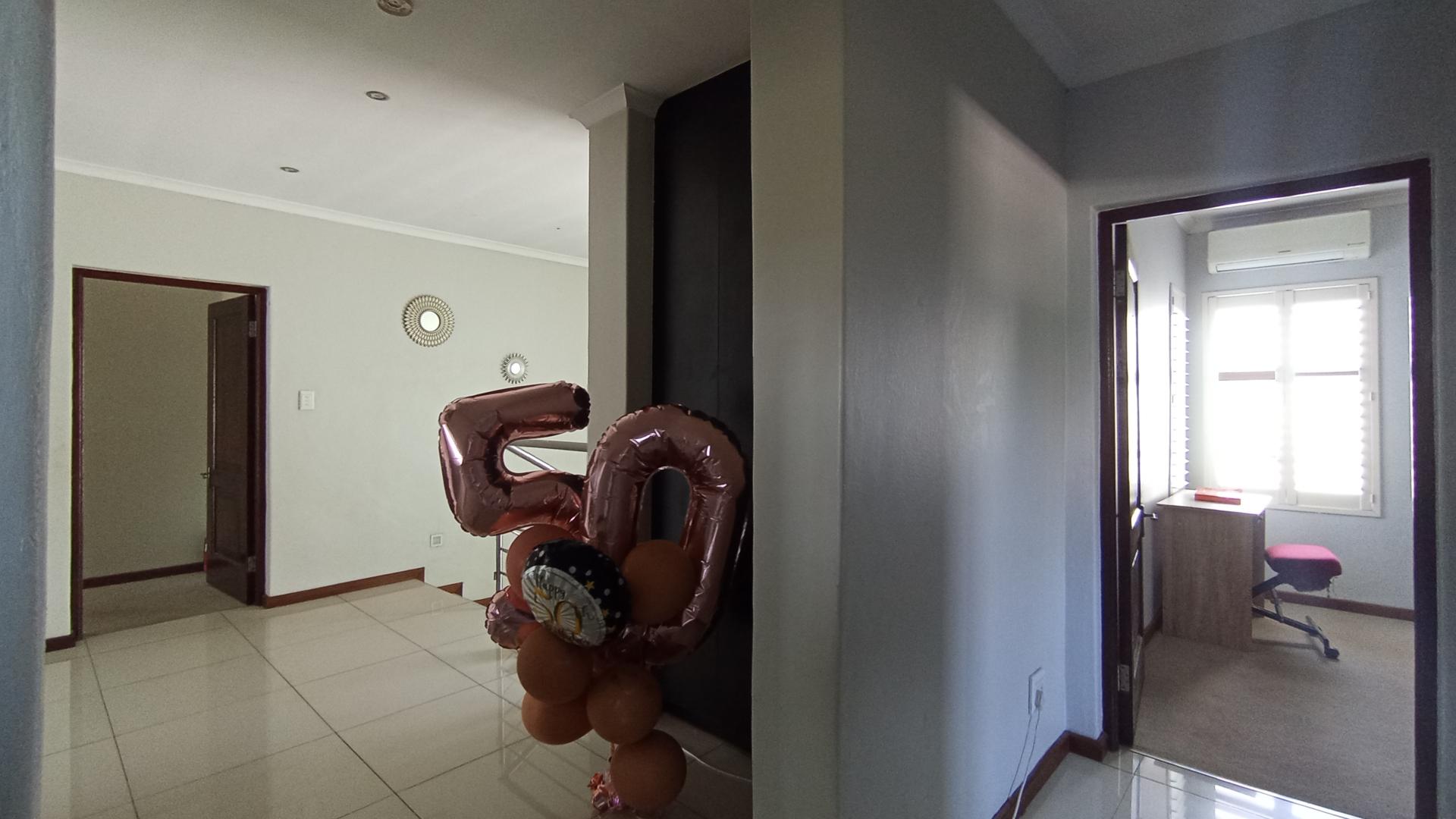 Spaces - 71 square meters of property in Midstream Estate