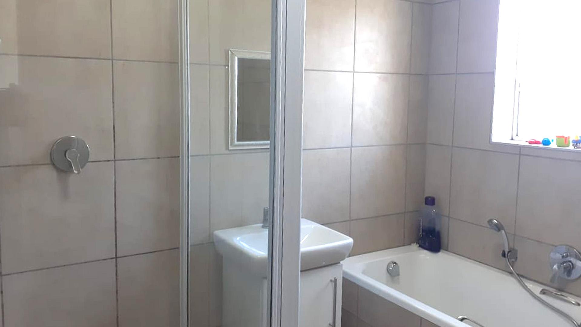 Bathroom 1 of property in Parsons Vlei