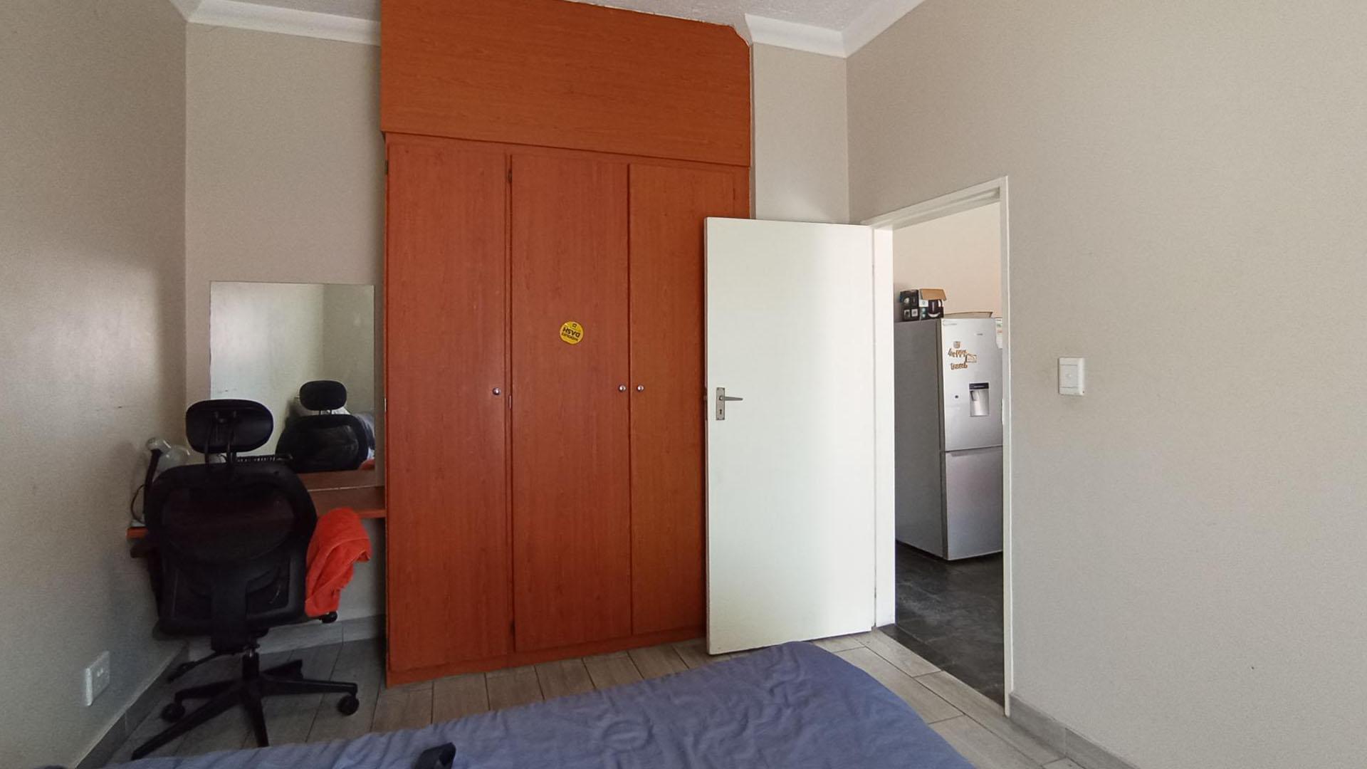 Bed Room 2 - 14 square meters of property in Erand Gardens