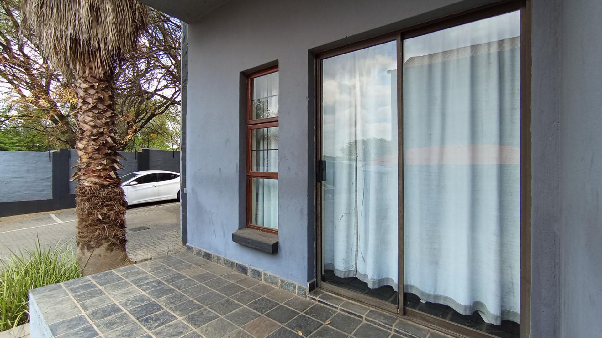 Patio - 6 square meters of property in Erand Gardens