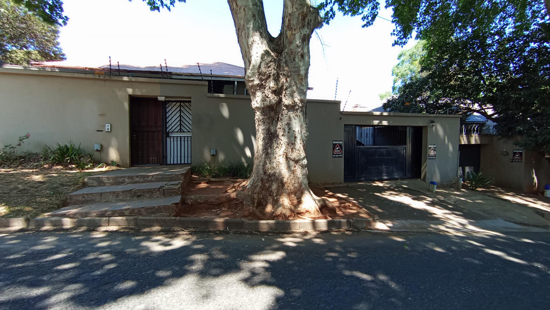 Front View of property in Melville