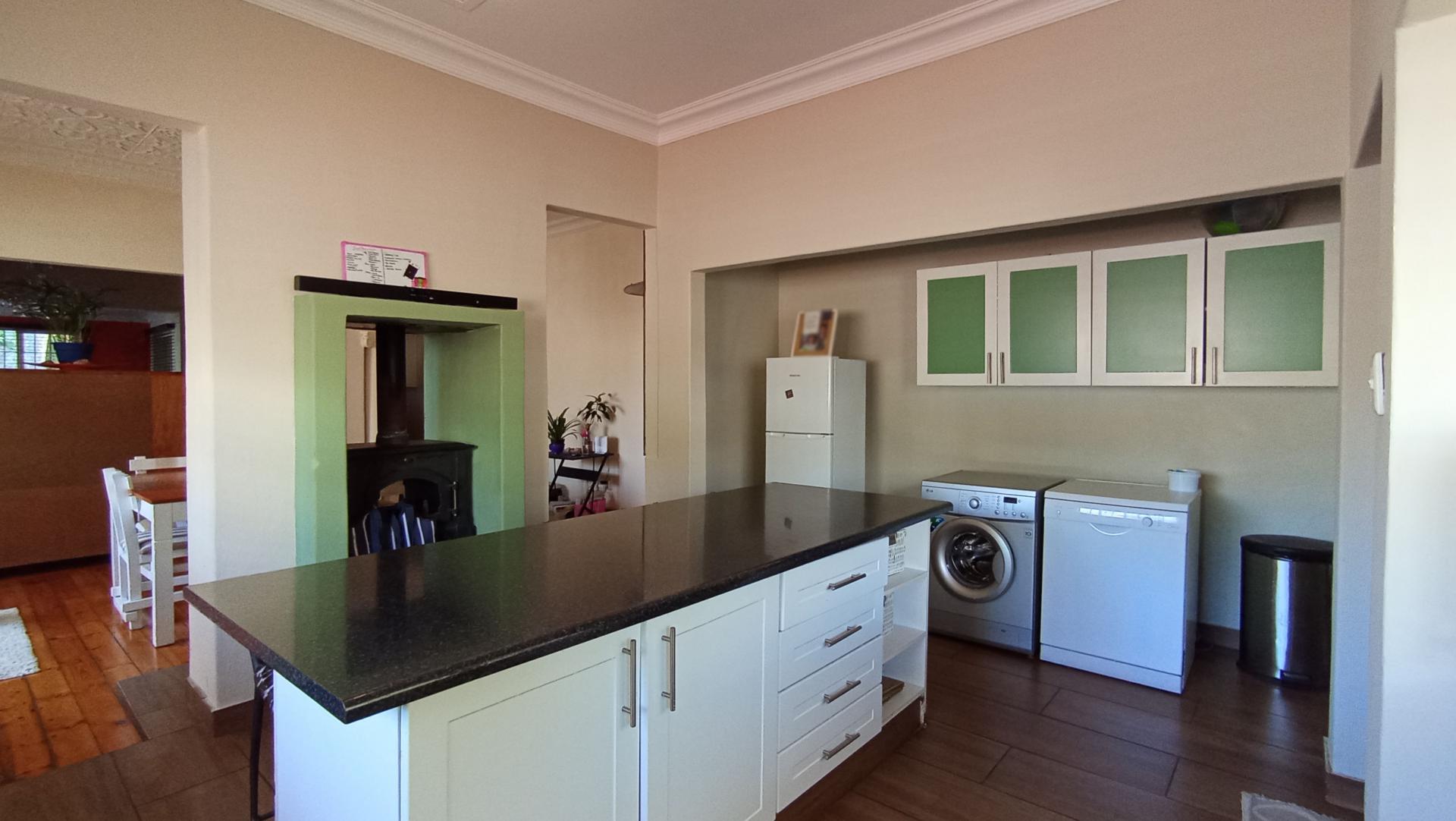 Kitchen - 35 square meters of property in Melville