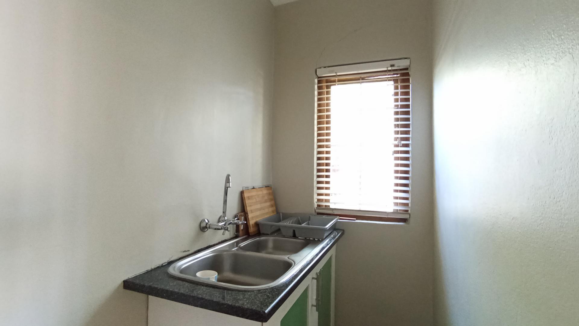 Scullery - 3 square meters of property in Melville