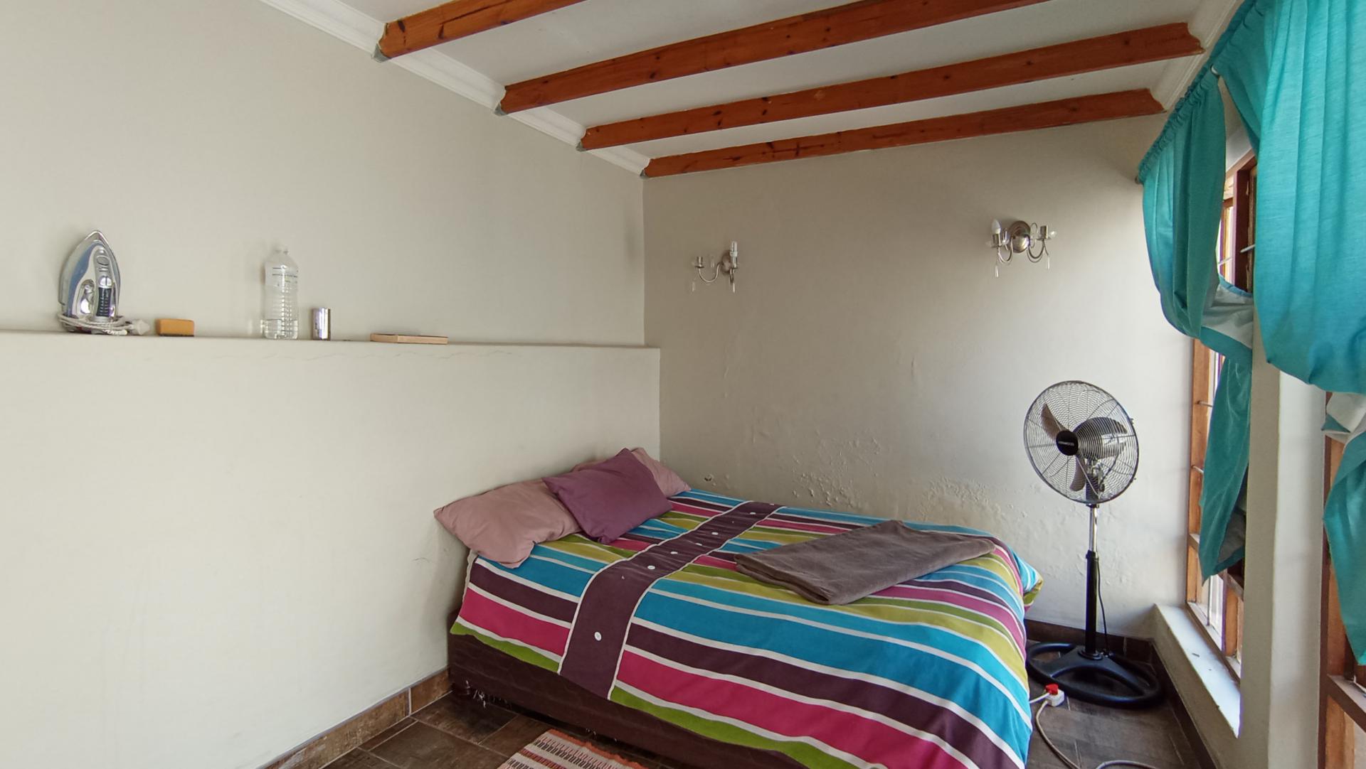 Bed Room 1 - 37 square meters of property in Melville