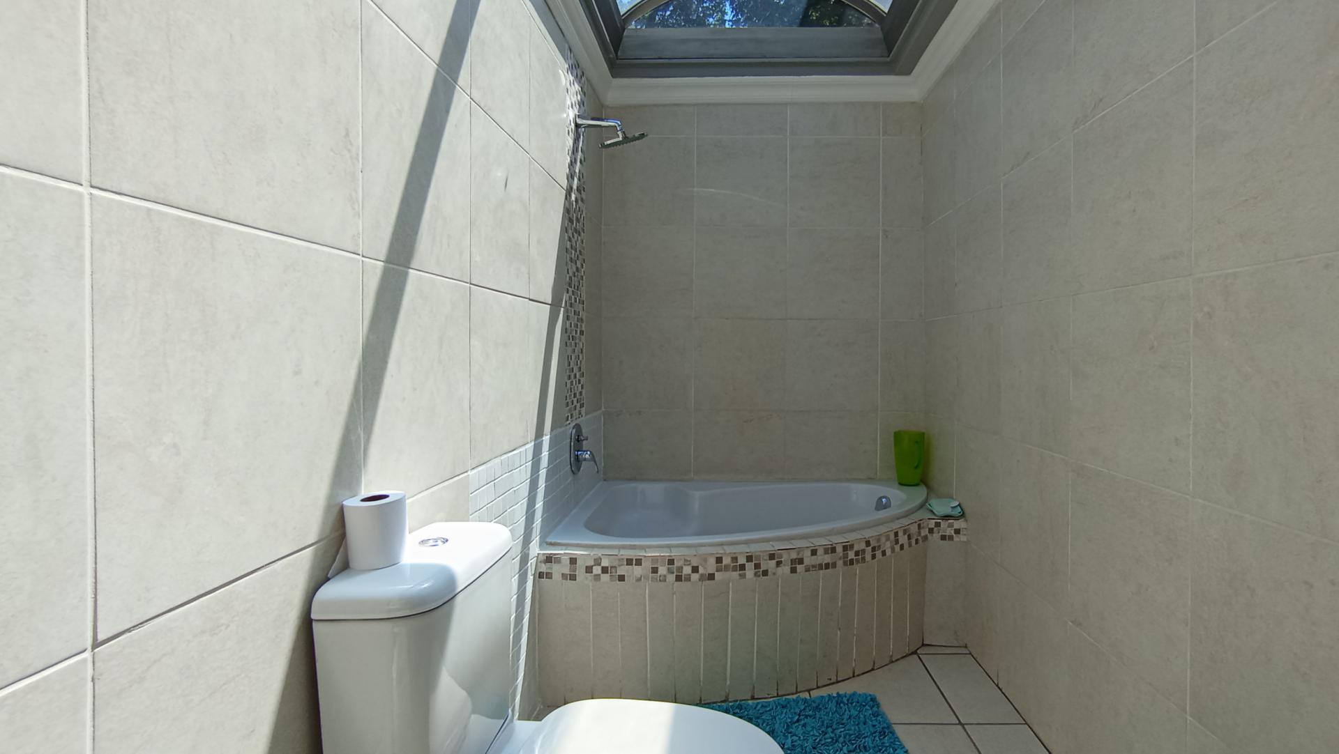 Bathroom 1 - 13 square meters of property in Melville