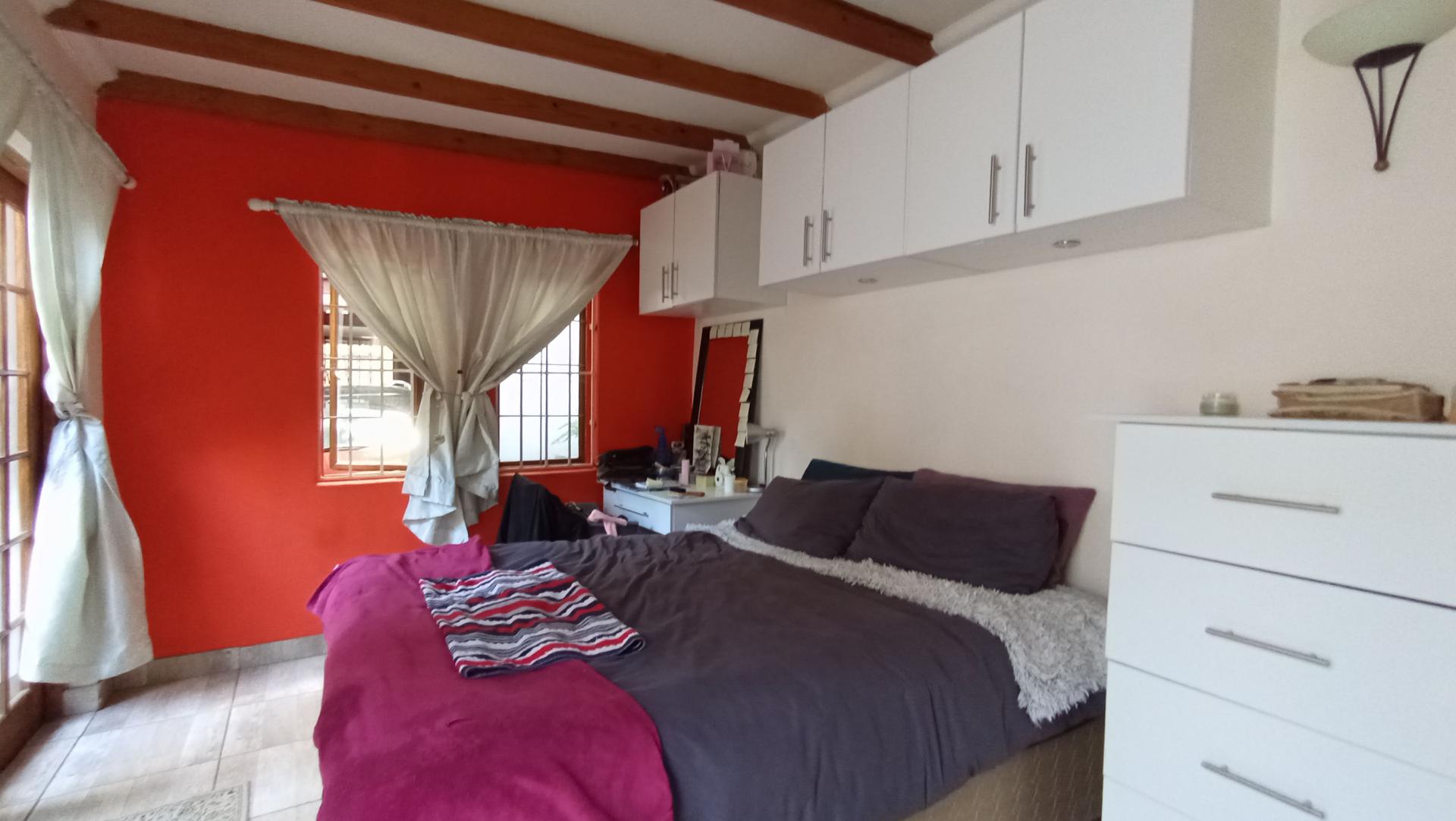 Bed Room 2 - 14 square meters of property in Melville