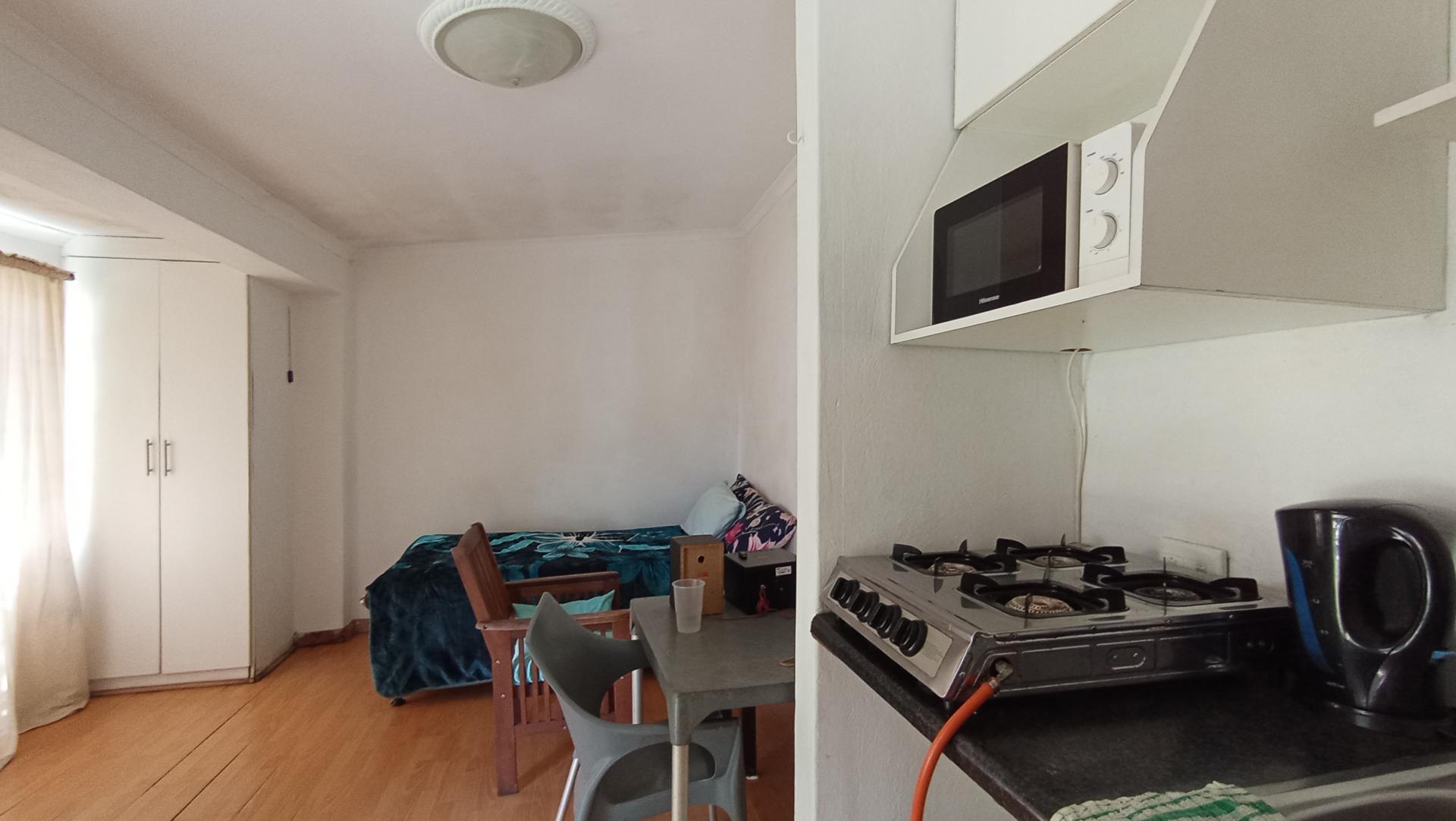 Kitchen - 35 square meters of property in Melville