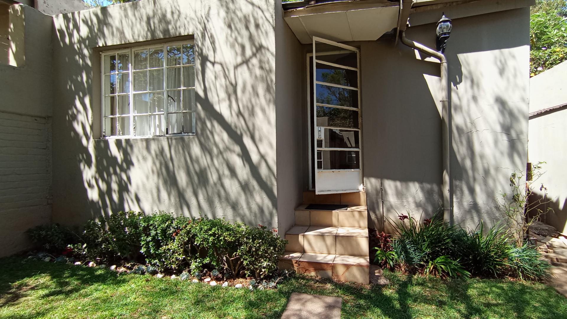 Front View of property in Melville