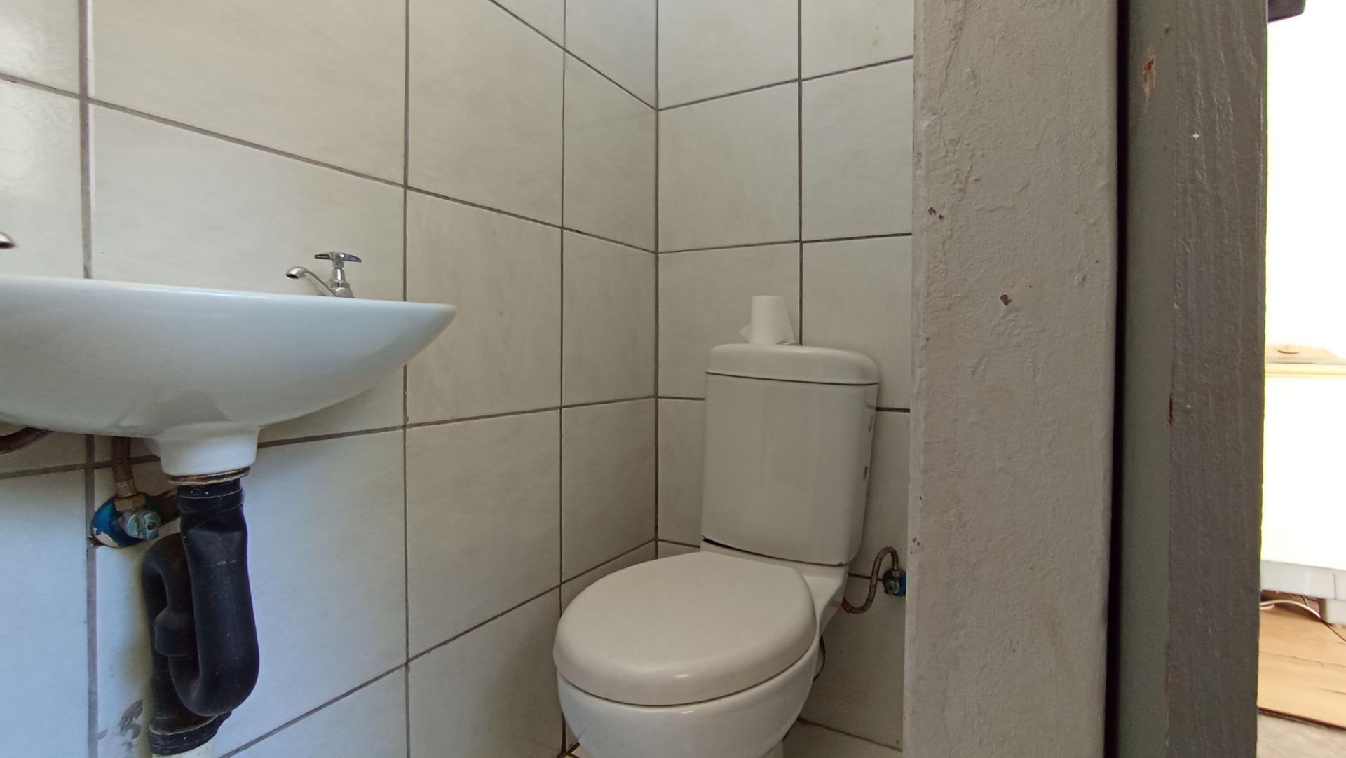 Bathroom 1 - 13 square meters of property in Melville
