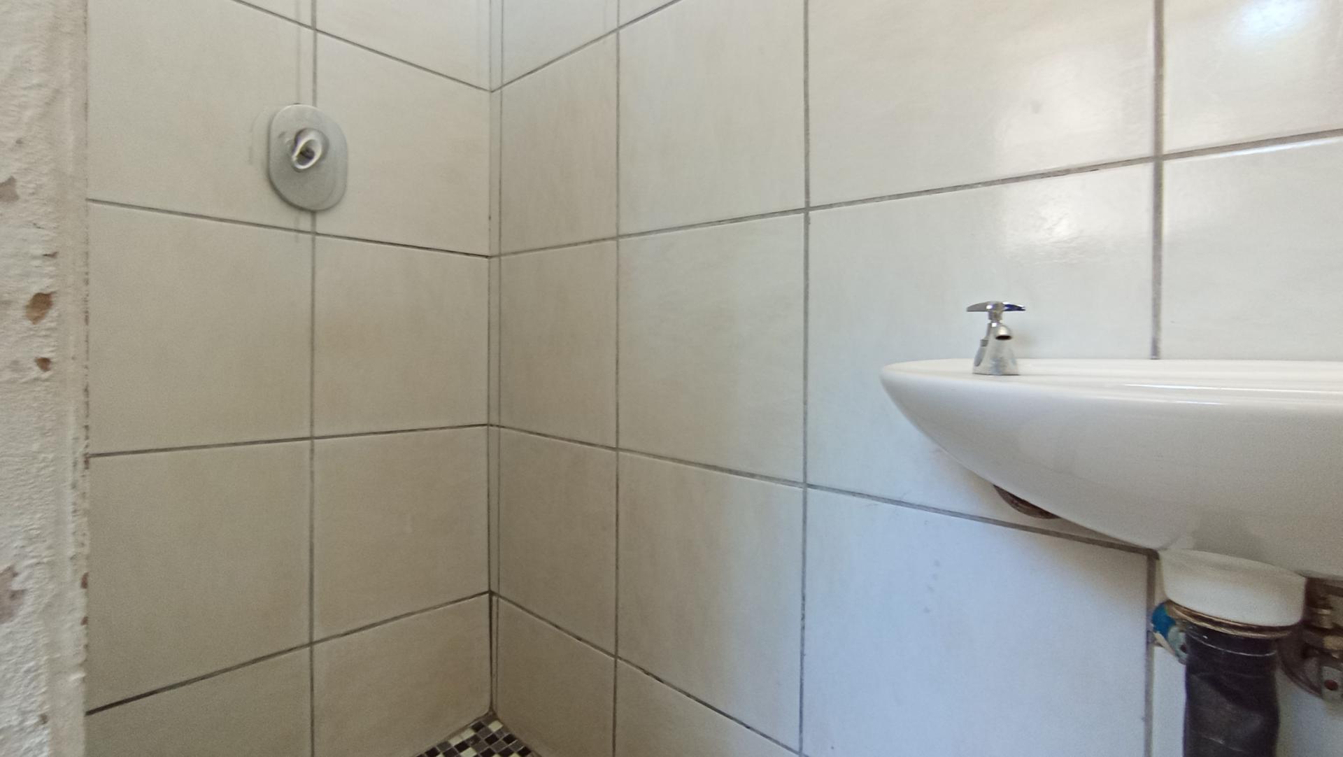 Bathroom 1 - 13 square meters of property in Melville