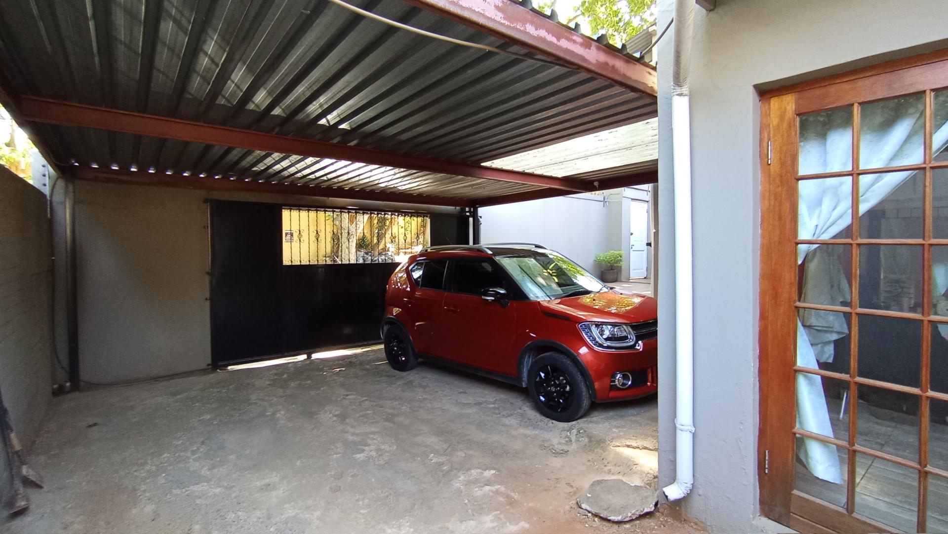 Carport  - 34 square meters of property in Melville