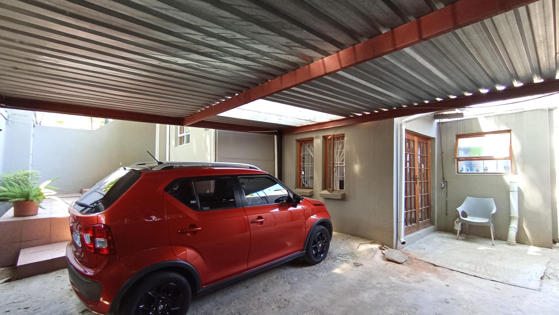 Carport  - 34 square meters of property in Melville