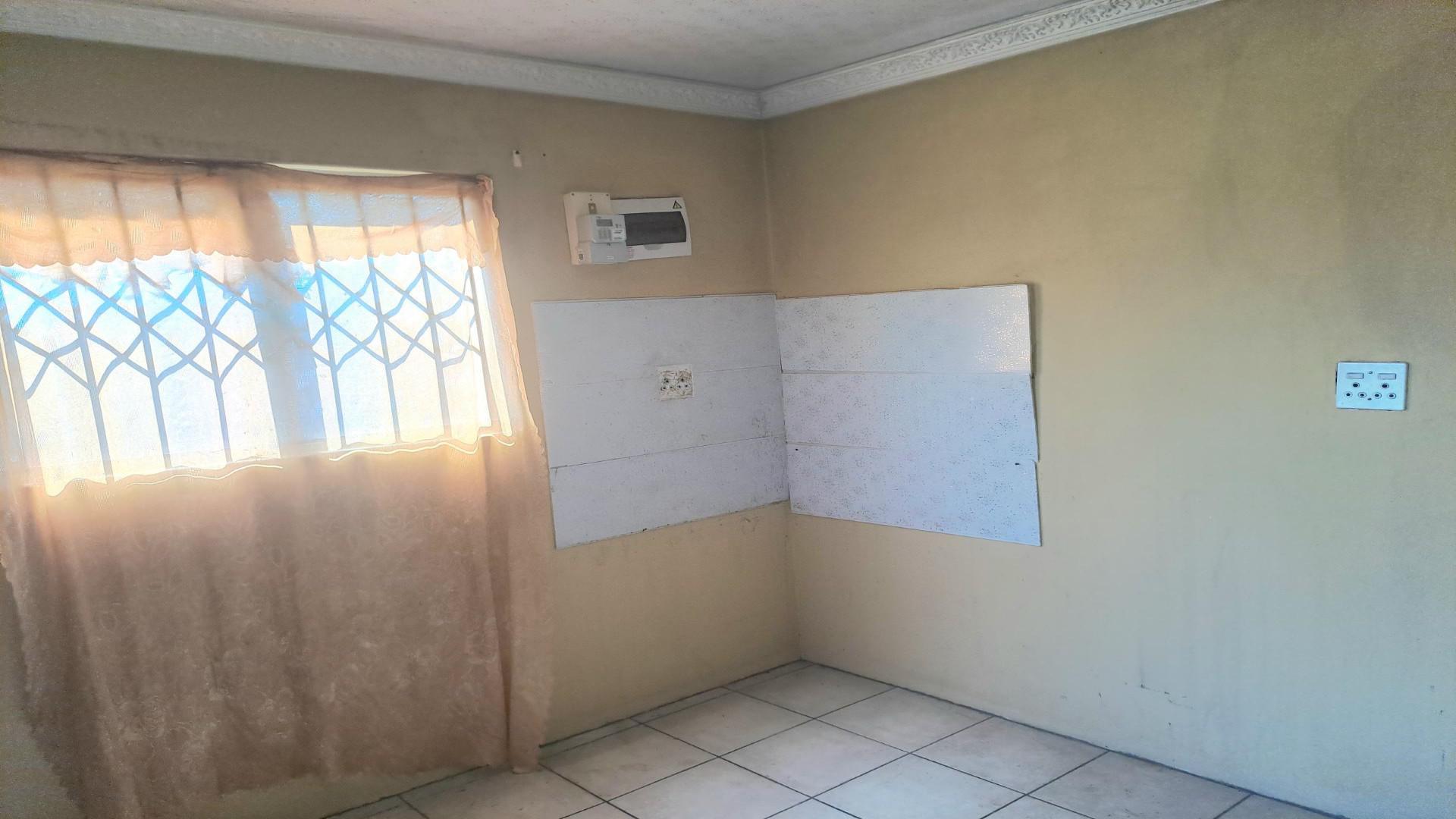 Kitchen of property in Umlazi