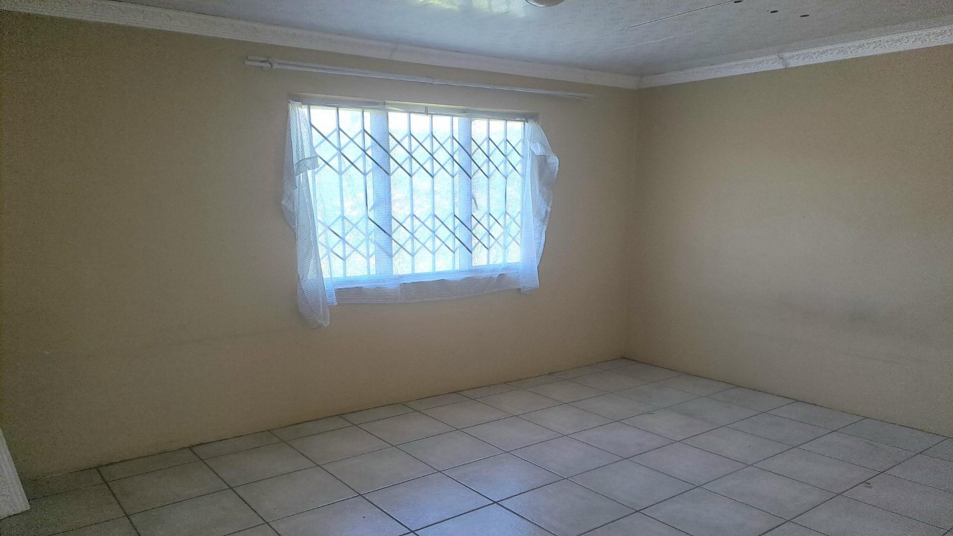 Bed Room 1 of property in Umlazi