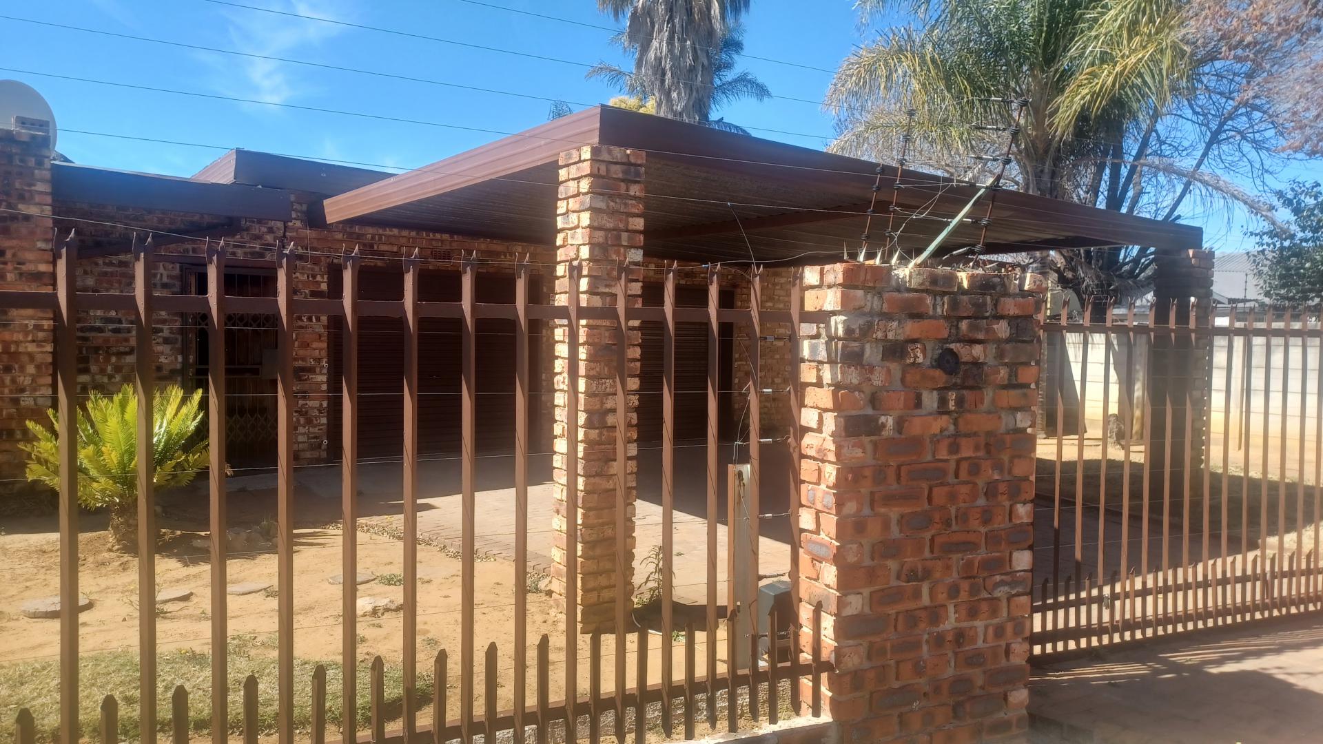 Front View of property in Riebeeckstad