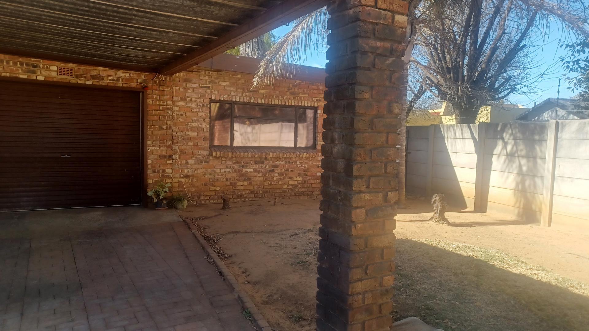 Garage of property in Riebeeckstad