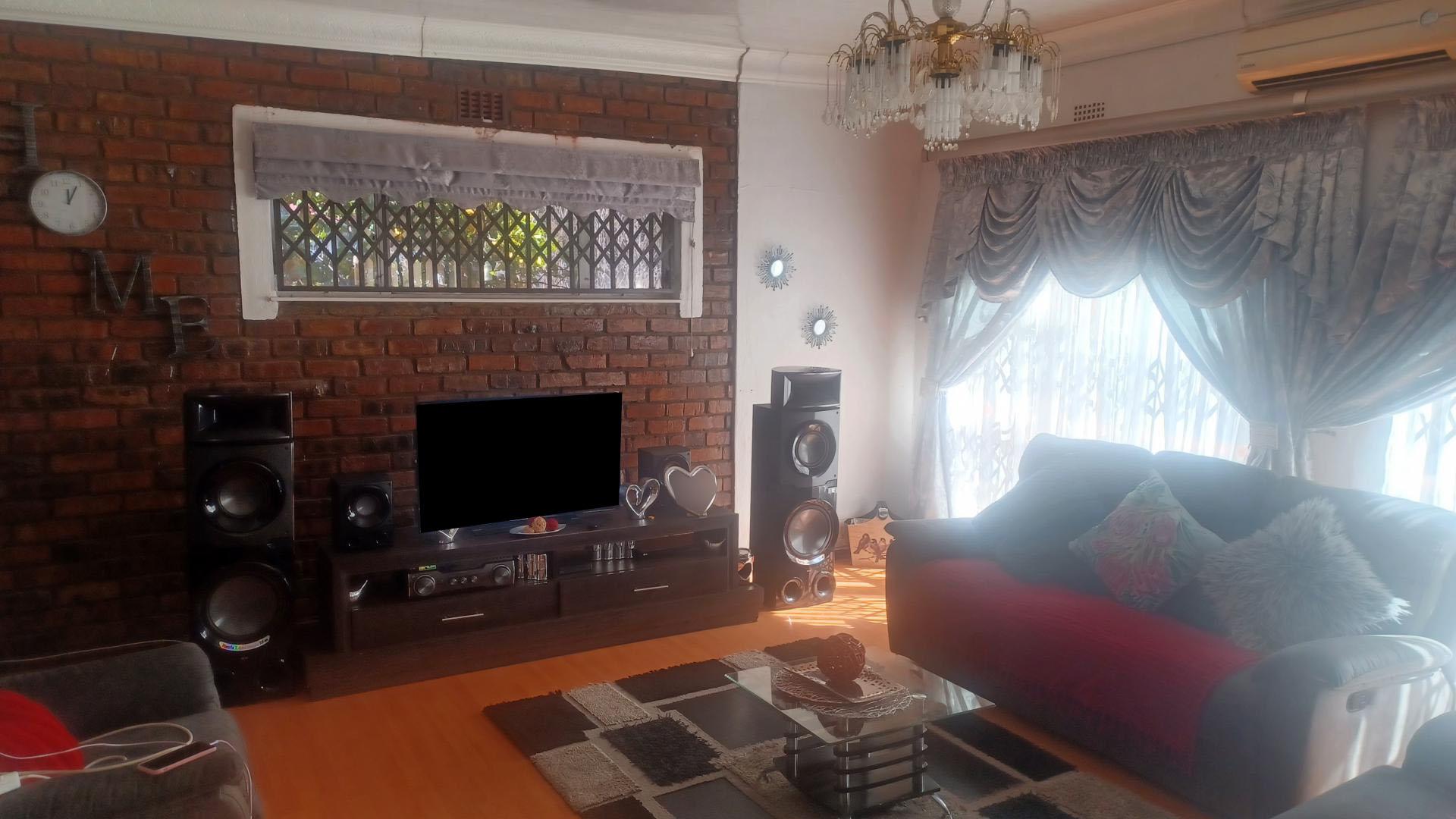 Lounges of property in Riebeeckstad