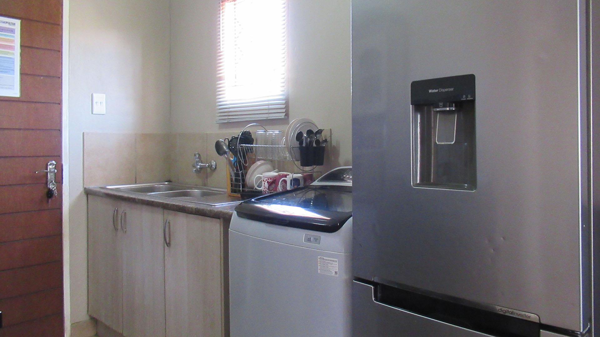 Kitchen - 4 square meters of property in Savanna City