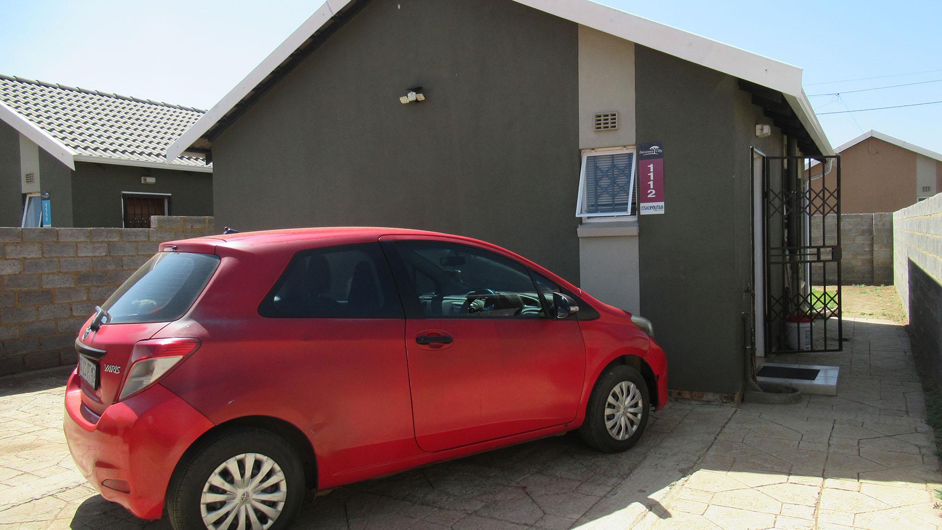 Front View of property in Savanna City