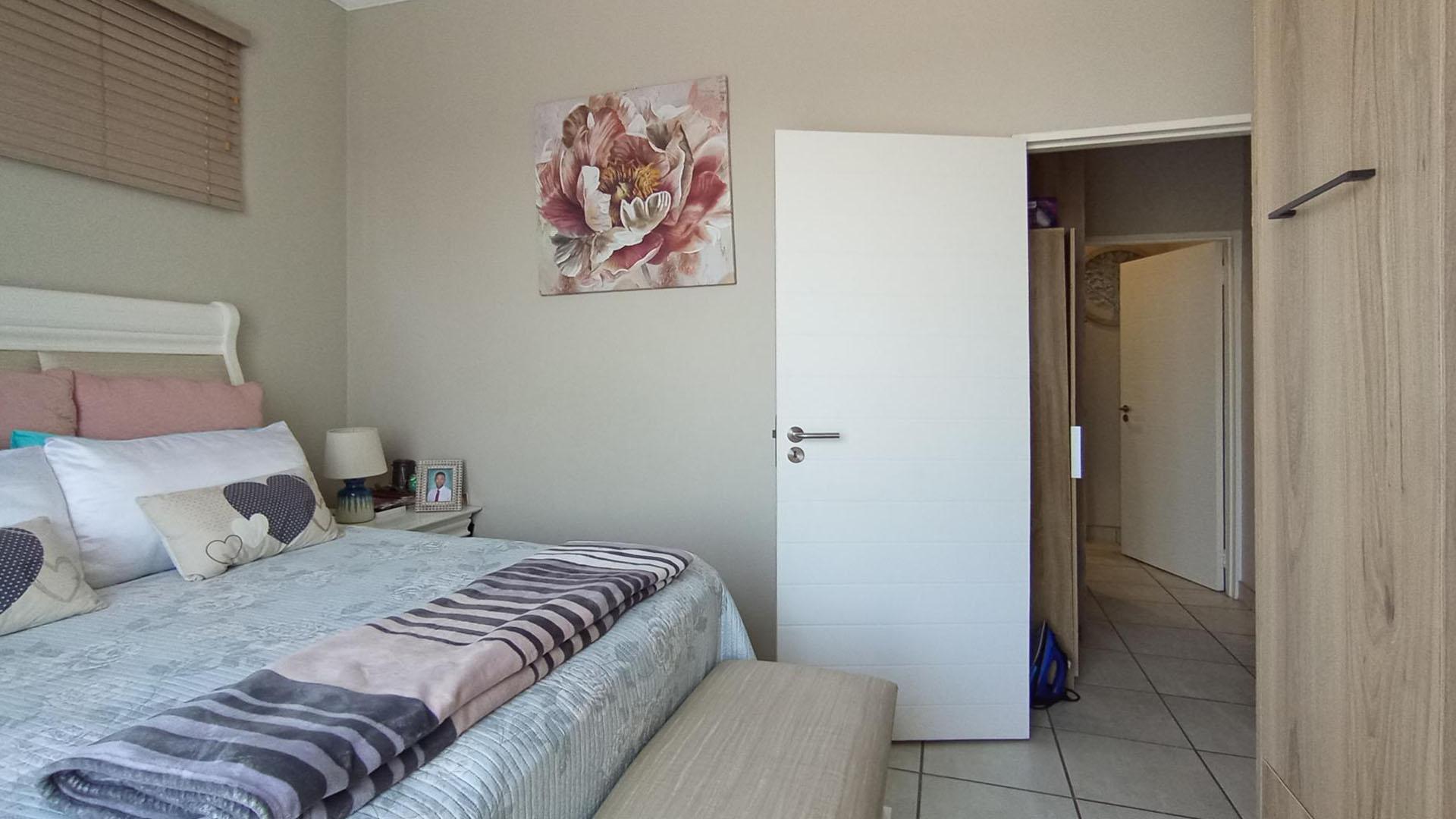 Main Bedroom - 12 square meters of property in Montana