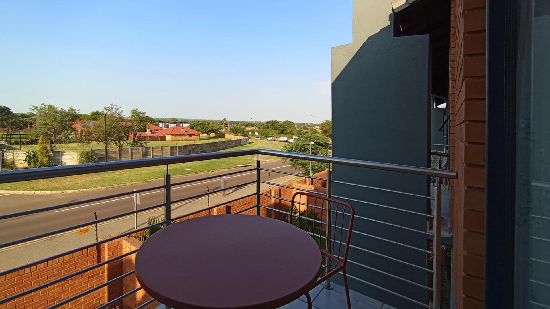 Balcony - 5 square meters of property in Montana