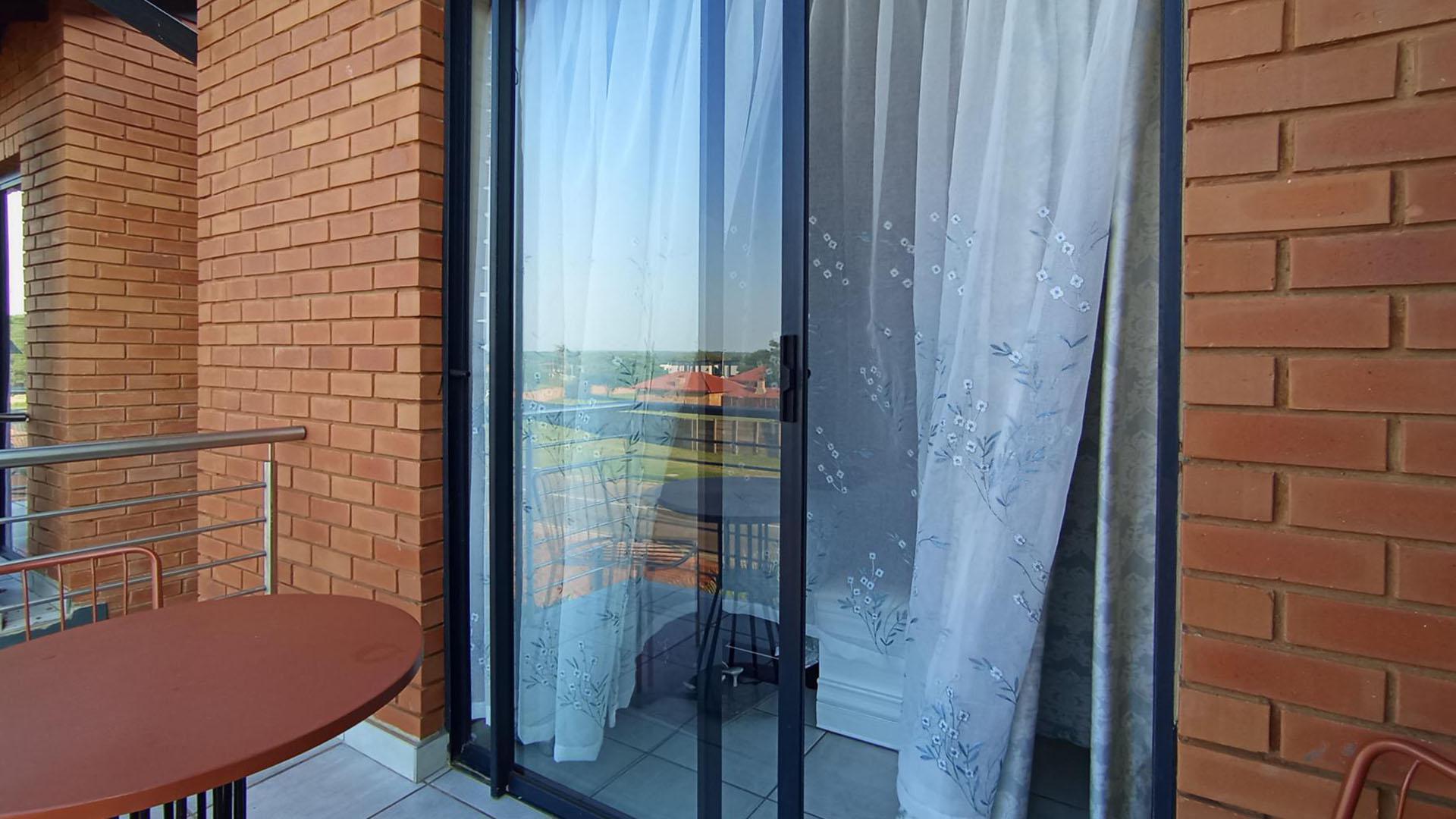 Balcony - 5 square meters of property in Montana