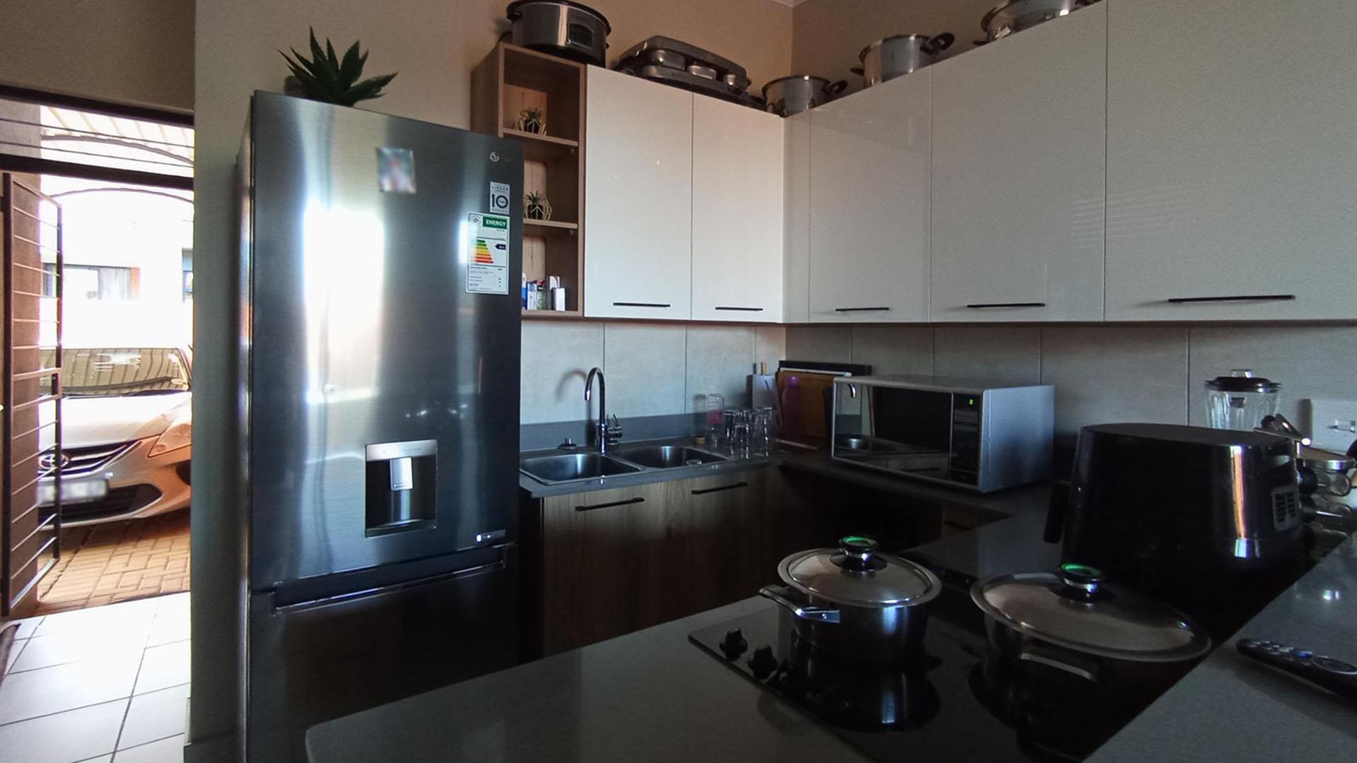 Kitchen - 10 square meters of property in Montana