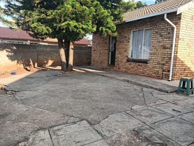 2 Bedroom House for Sale For Sale in Geelhoutpark - MR690832