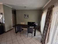  of property in Die Hoewes