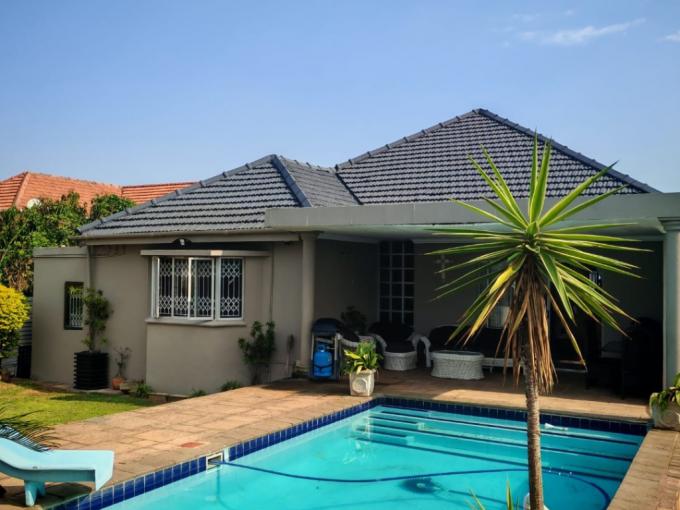 4 Bedroom House for Sale For Sale in Bluff - MR690852