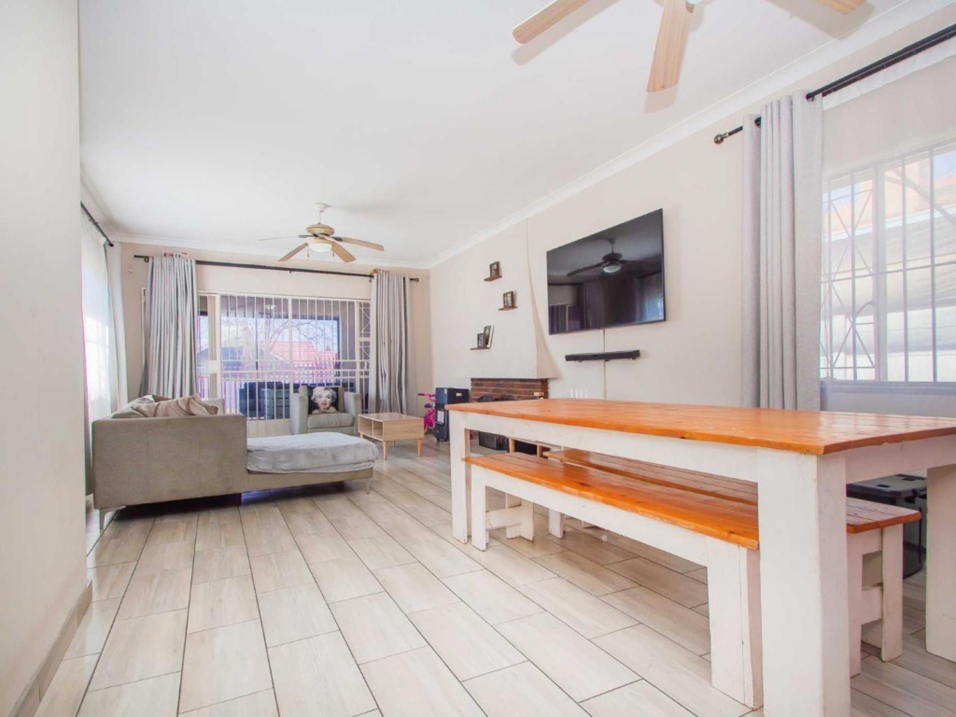  of property in Florida Lake