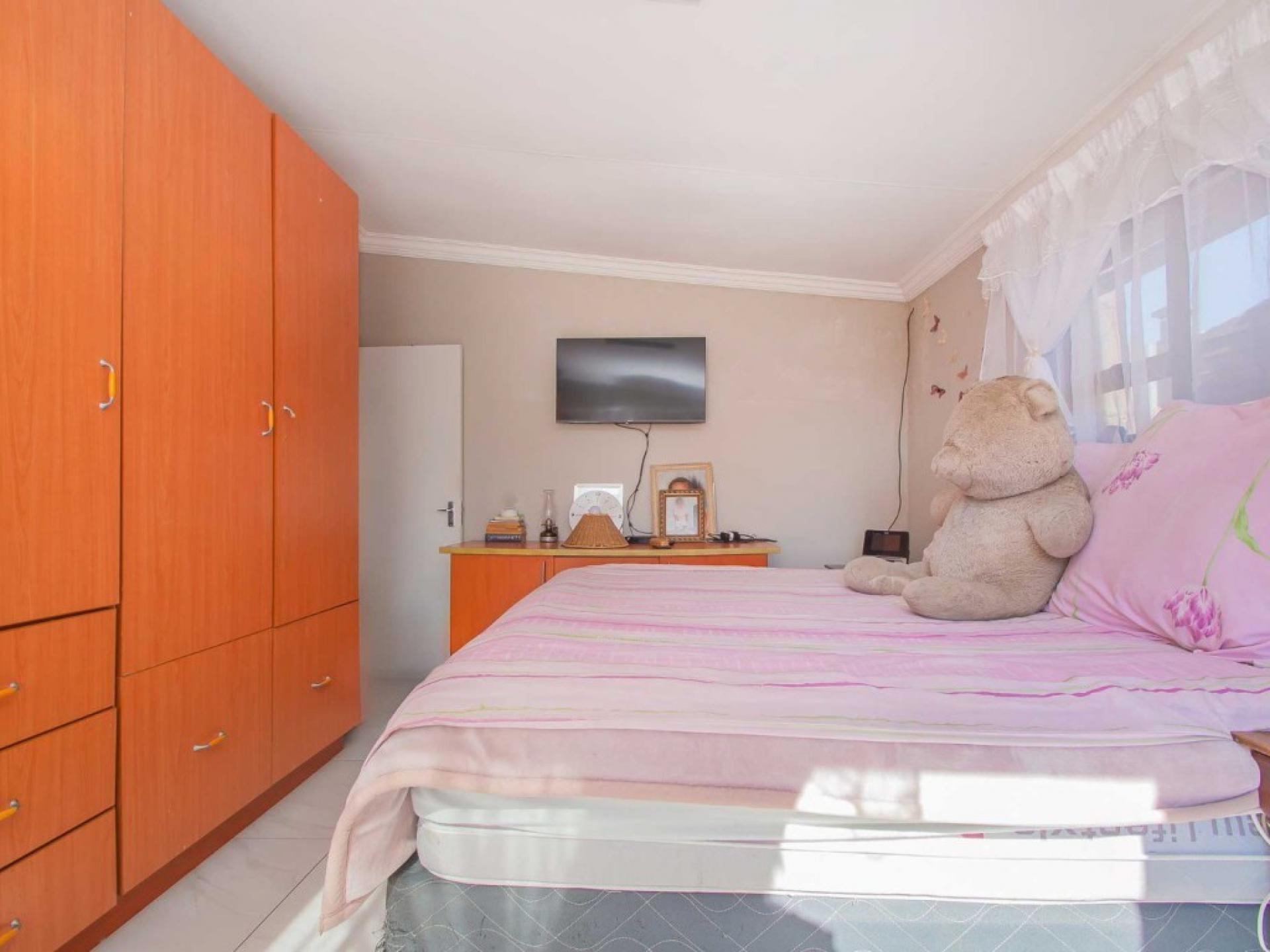  of property in Florida Lake