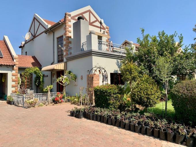 3 Bedroom Simplex for Sale For Sale in Meerhof - MR690868