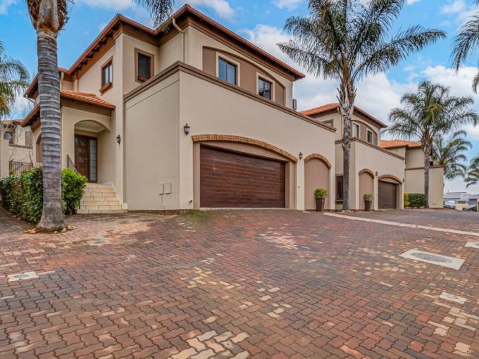 3 Bedroom Simplex for Sale For Sale in Glenvista - MR690877