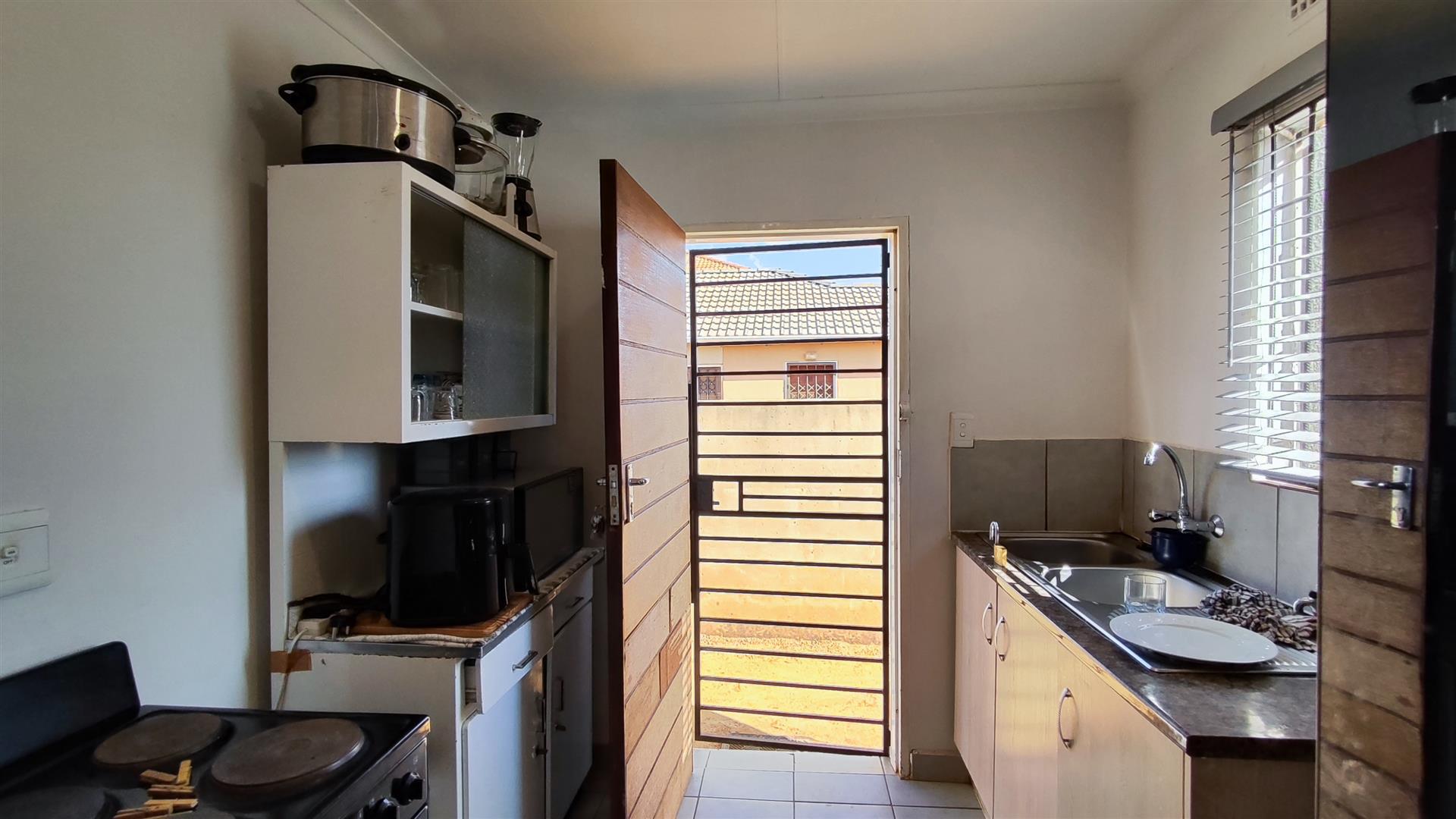 Kitchen - 6 square meters of property in Savanna City