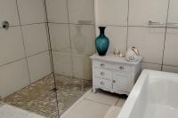  of property in Sandbaai