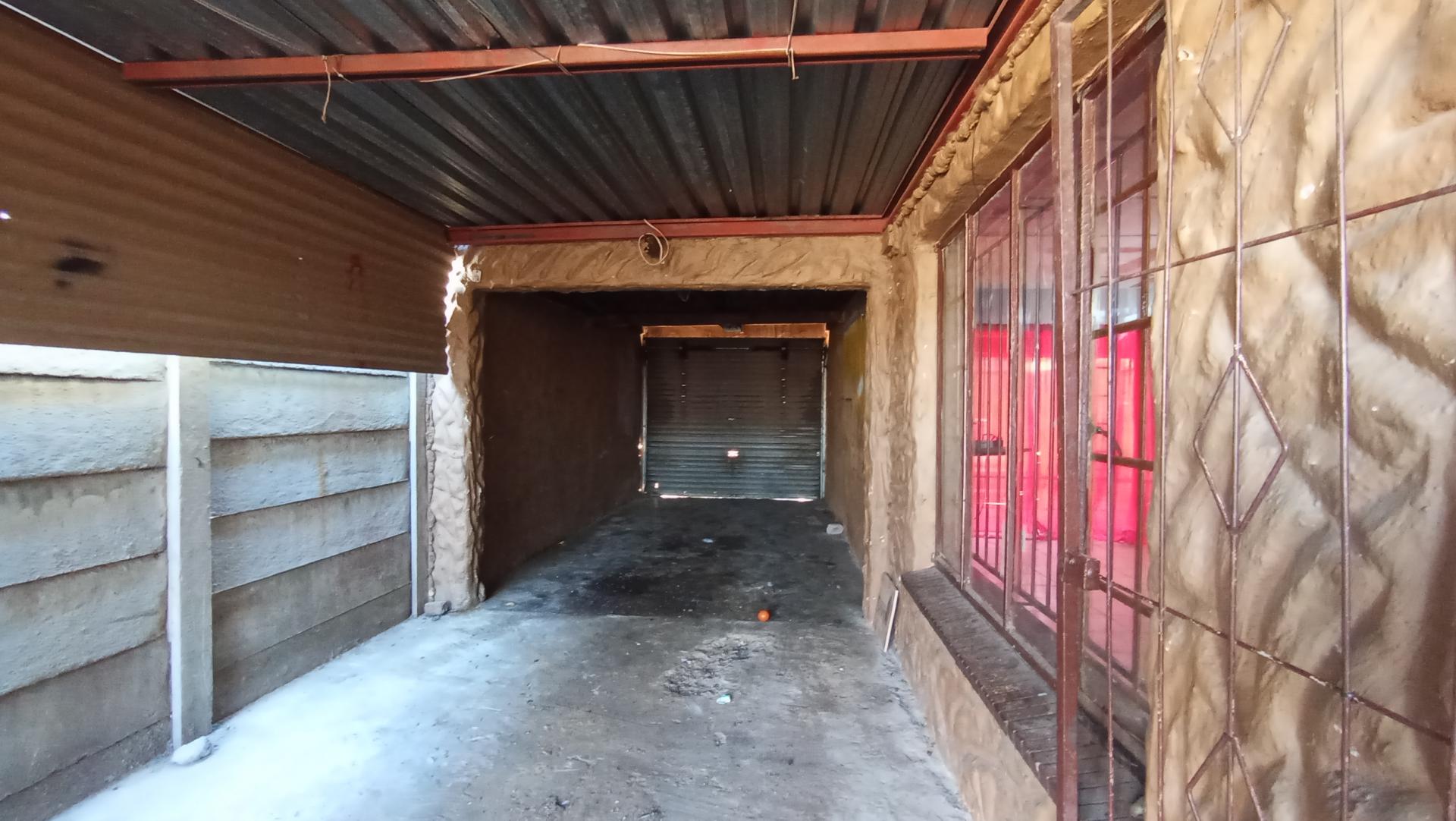 Carport  - 18 square meters of property in Elsburg