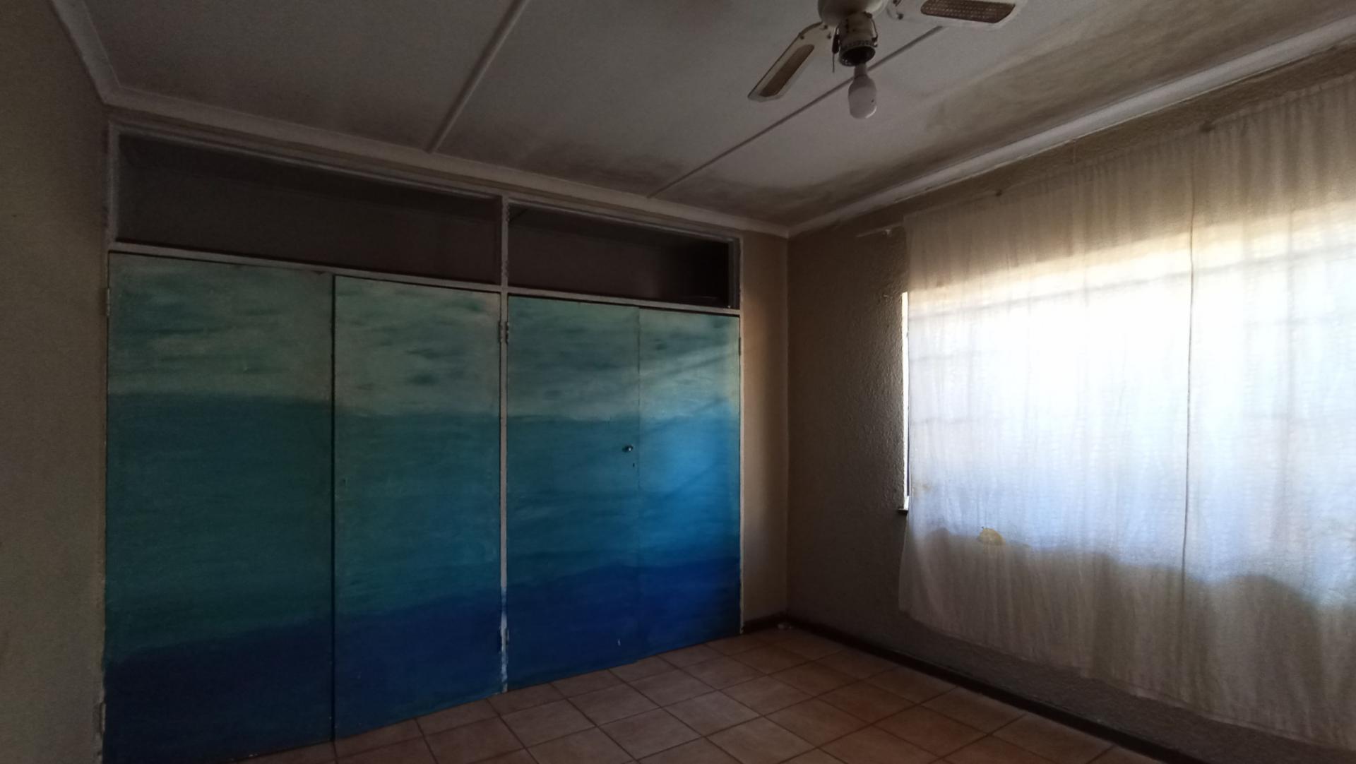 Bed Room 3 - 16 square meters of property in Elsburg