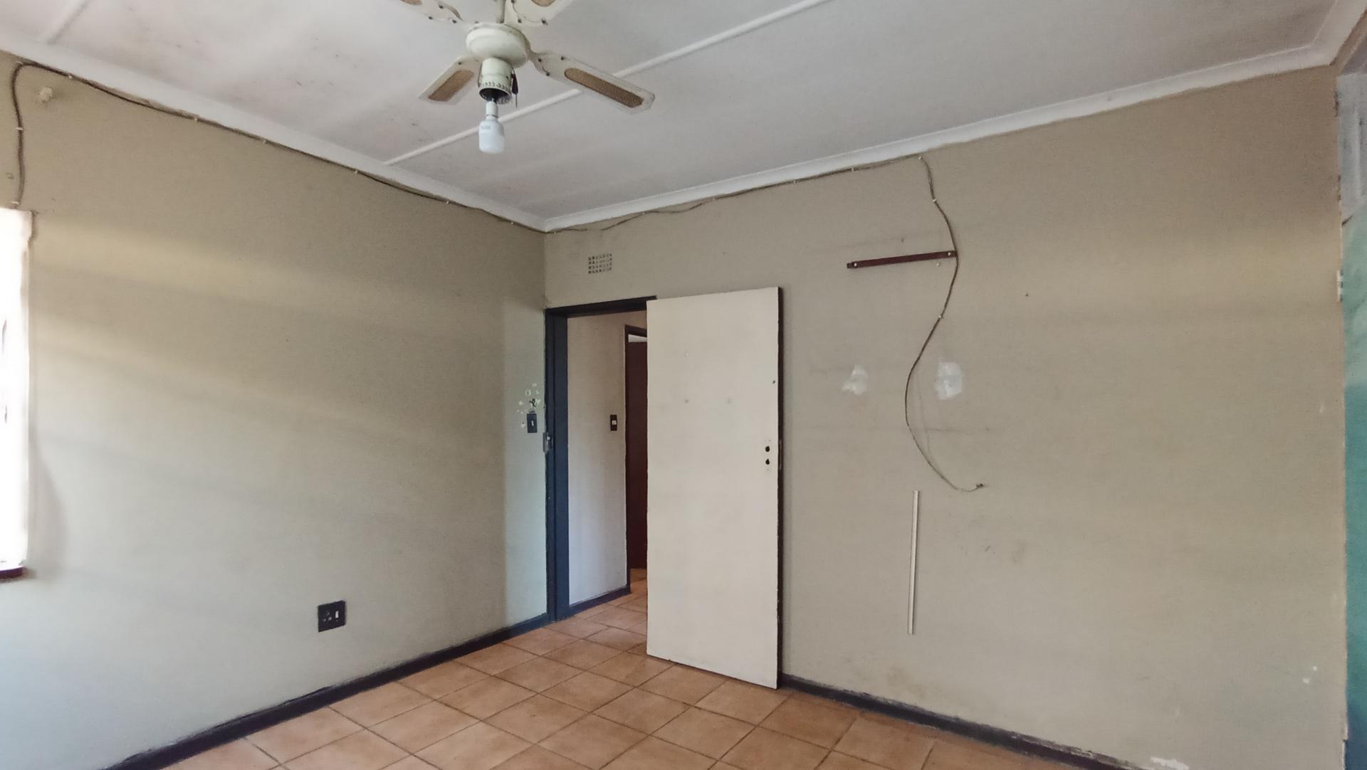 Bed Room 3 - 16 square meters of property in Elsburg