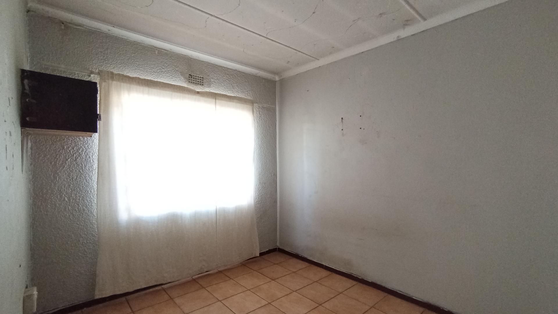 Bed Room 2 - 10 square meters of property in Elsburg