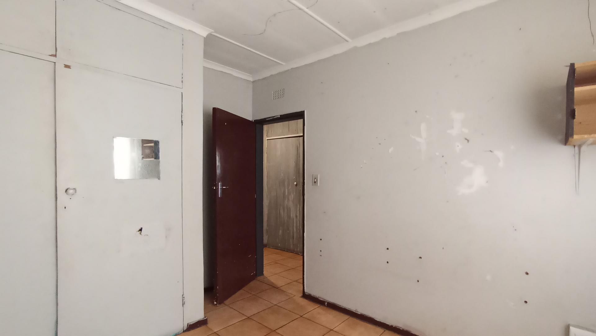 Bed Room 2 - 10 square meters of property in Elsburg