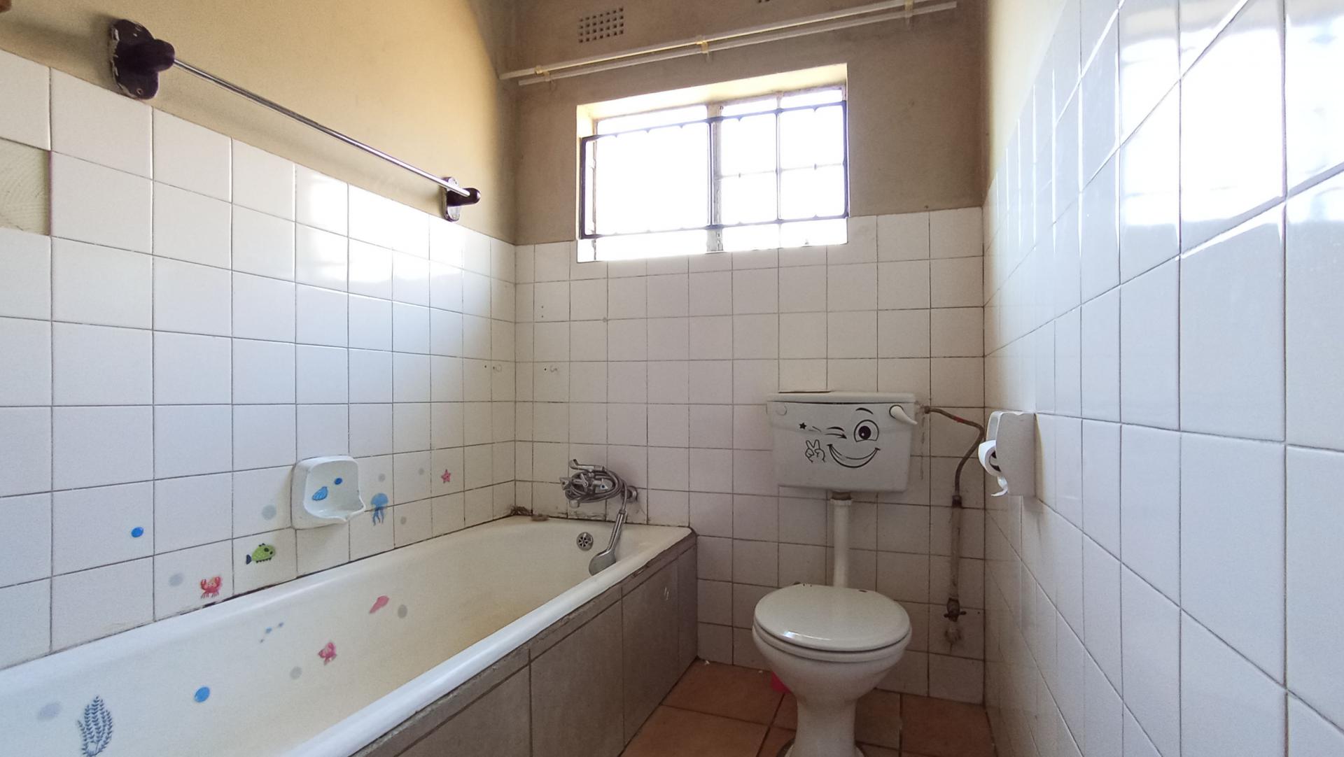 Bathroom 1 - 7 square meters of property in Elsburg