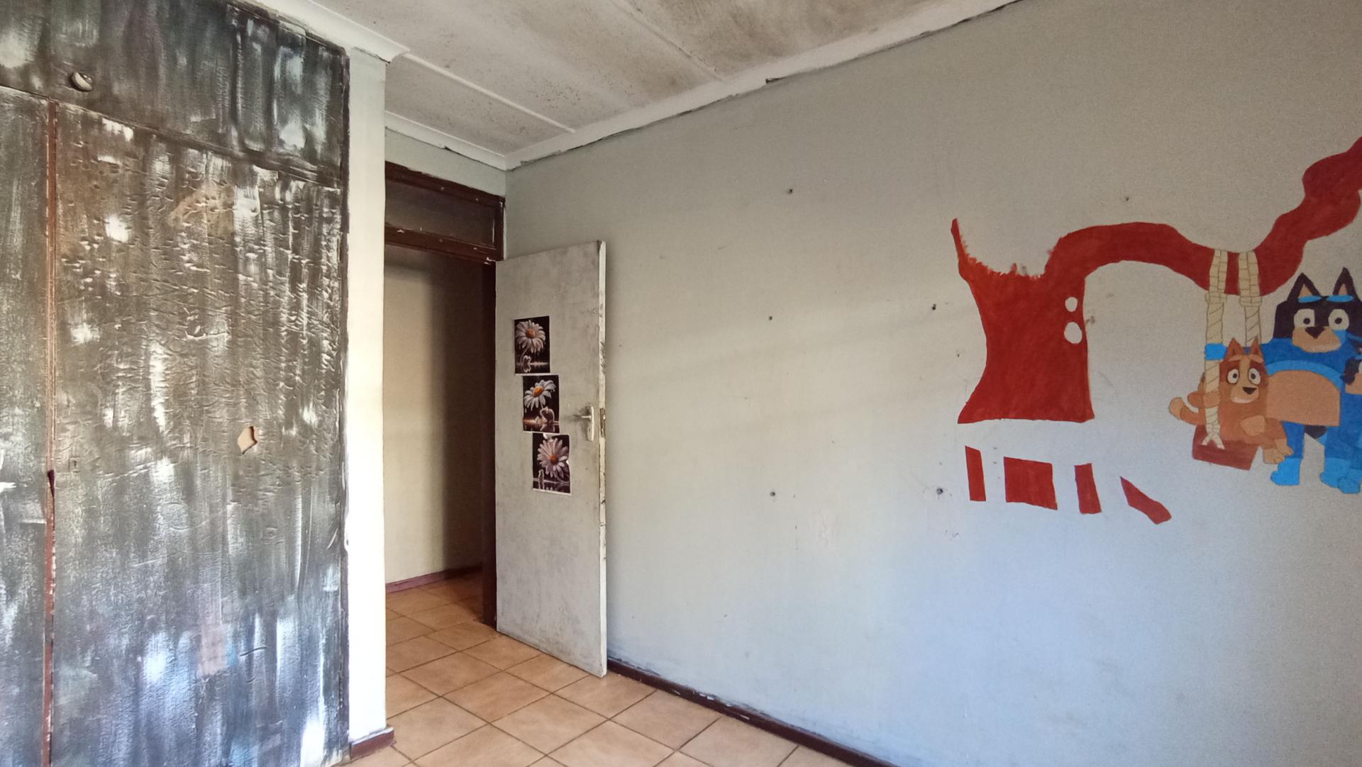 Bed Room 1 - 11 square meters of property in Elsburg