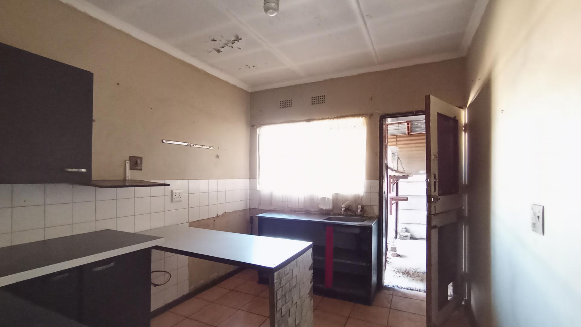 Kitchen - 12 square meters of property in Elsburg